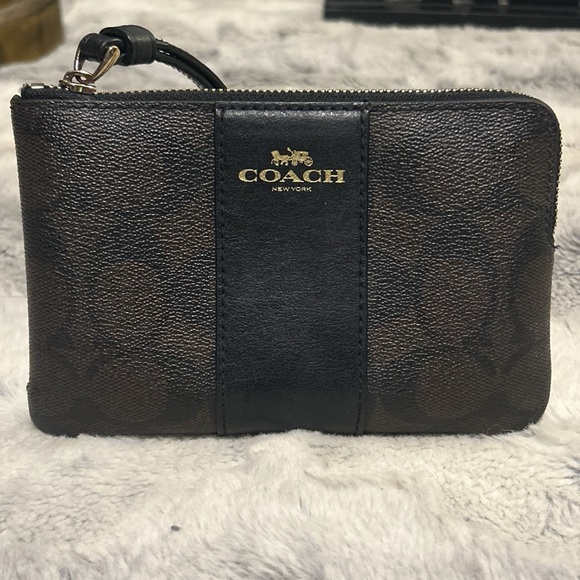 Coach Handbags - Coach Small Corner Zip Wristlet